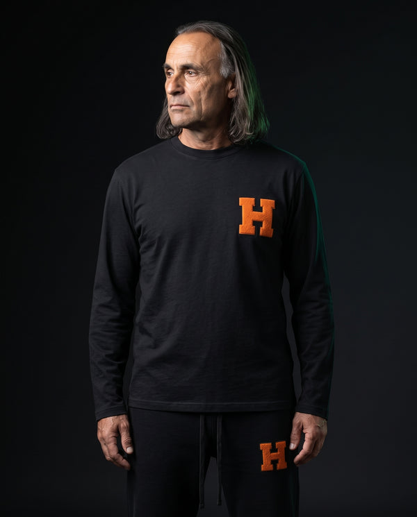Herone Milano Set Portico in Schwarz, Sweatshirt und Jogginghose mit orangefarbenem Chenille-H