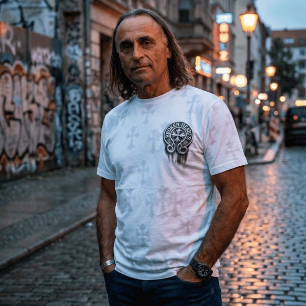 T-Shirt - Broken Hearts